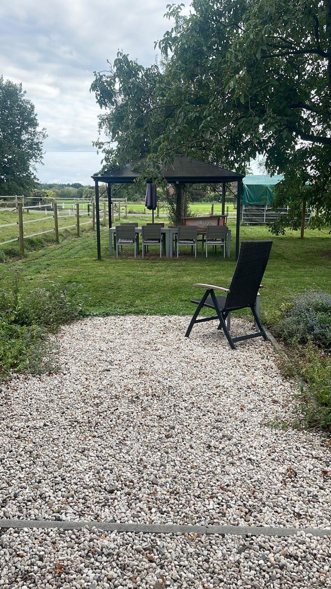 Ks Kotten Bed And Breakfast Rees Esterno foto